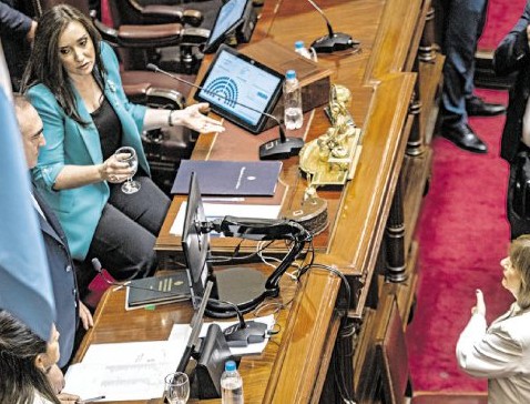 ¡PELEA DE INVÁLIDAS!