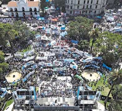 Imponente marcha de la CGT: de ahí los tres gordos se fueron al piringundín