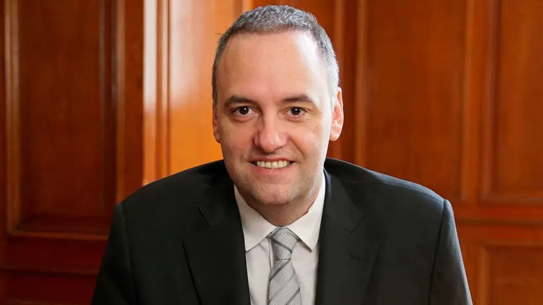 INSÓLITO: CRECE MÁS RÁPIDO EL PATRIMONIO DE ADORNI QUE LAS SOSPECHAS