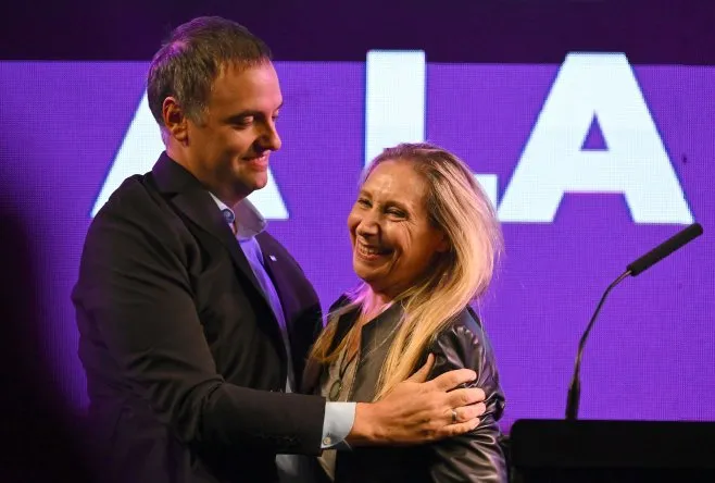 CRECEN LAS SOSPECHAS DE QUE ADORNI Y KARINA FIFAN