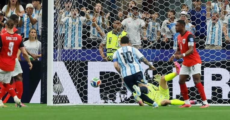 MESSI HACE GOLES Y EL GOBIERNO NO HACE NADA